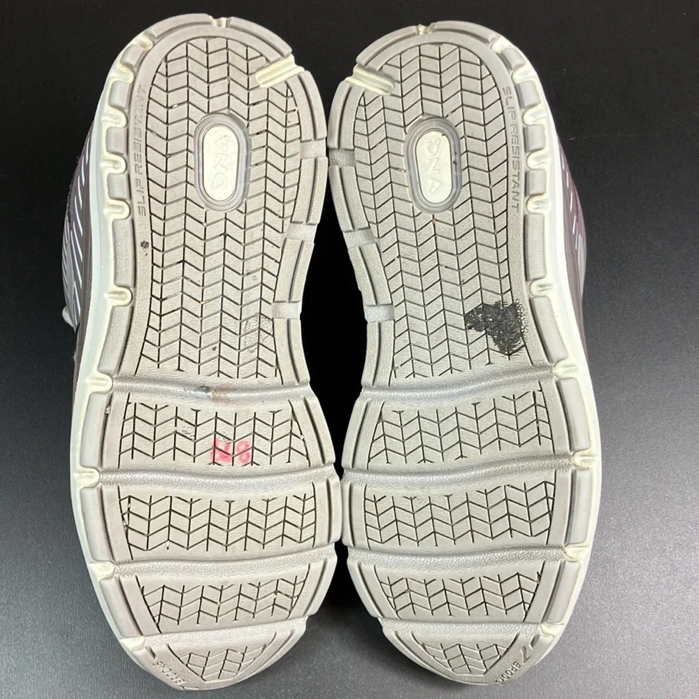 Brooks Addiction Walker Athletic Outdoor Sneaker Shoes Women’s size‎ 8 D